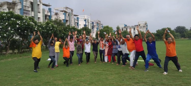अंतराष्ट्रीय योग दिवस पर पार्श्वनाथ सोसाइटी में किया गया योग प्रोग्राम का आयोजन