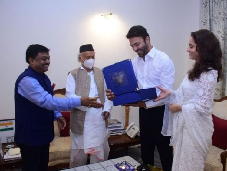 अंकिता लोखंडे और विक्की जैन ने महाराष्ट्र के राज्यपाल को दिया शादी का कार्ड, फैंस ने कहा...