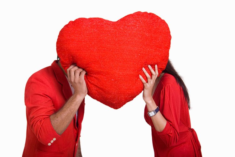 Valentine's Day Special: किस डे के दिन दिलाए अपने माशूक को अपने प्यार का विश्वास