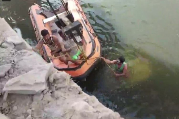 बड़ा हादसा :  राजस्थान  के चंबल नदीं में गिरी कार, हादसे में 8 लोगों की मौत