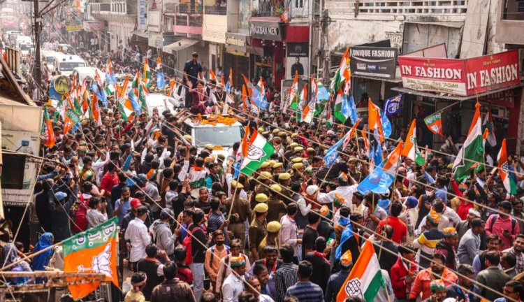 UP Election: प्रियंका गांधी ने प्रायगराज में किया जनसंपर्क, रोड शो में उमड़ा भारी जनसैलाब
