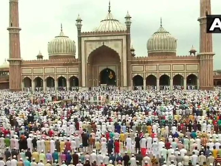 Eid ul-Fitr 2022: कड़ी सुरक्षा के बीच दिल्ली की जामा मस्जिद से लेकर भोपाल तक पढ़ी गई नमाज