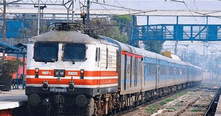 रेलवे ने शुरू की यह नई सुविधा, टिकट कटाने के लिए लंबी कतारों से मिलेगी मुक्‍त‍ि