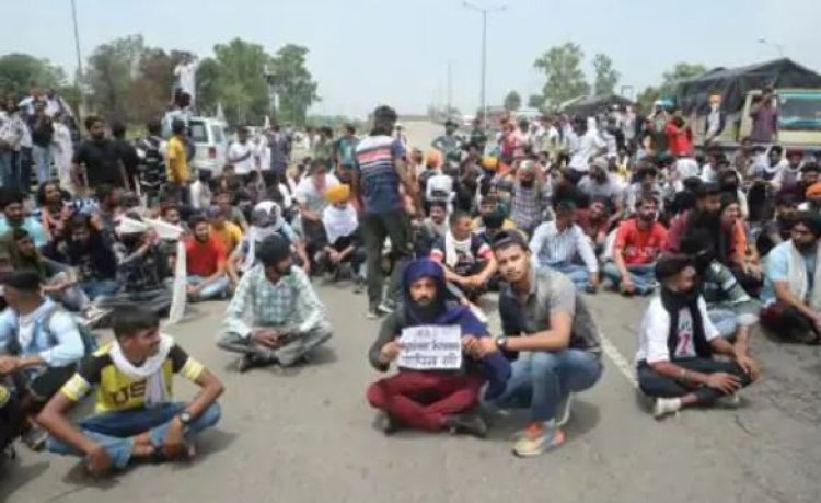 पटना में 3 पर FIR, तेलंगाना में एक गिरफ्तार; वॉट्सएप पर छात्रों को भड़काने का आरोप