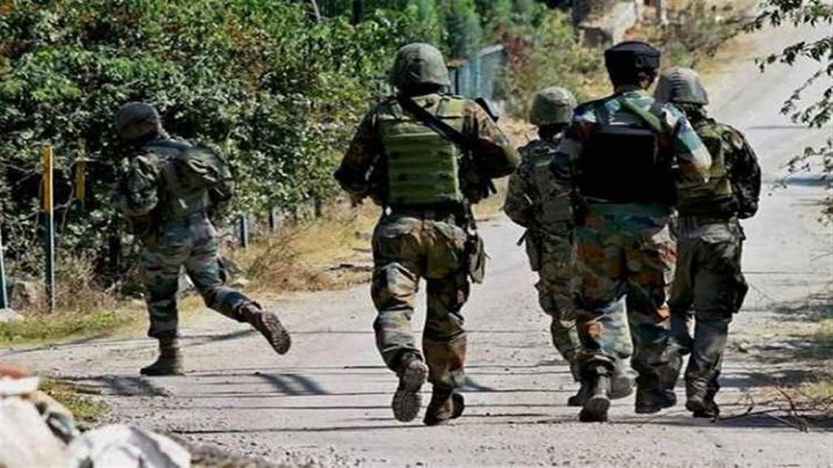 जम्मू-कश्मीर: कुलगाम में एनकाउंटर, दो- तीन आतंकियों को सेना ने घेरा