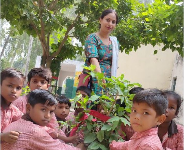 कड़कड़ मॉडल विद्यालय के बच्चों ने लगाए गए पौधे की देखभाल की ली शपथ 