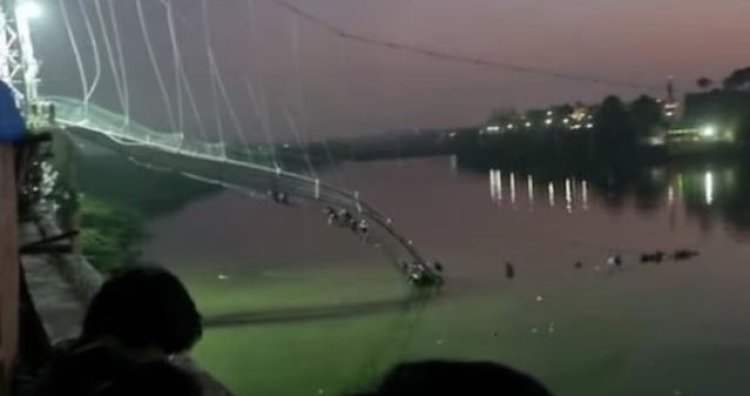 पुल हिला, फिर लटका और भरभराकर गिरा, लोग नदी में समाते गए