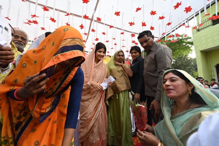 मैनपुरी उपचुनाव मतदान से पहले अपने घर में ना सोएं सपा के नेता और कार्यकर्ता : डिंपल यादव