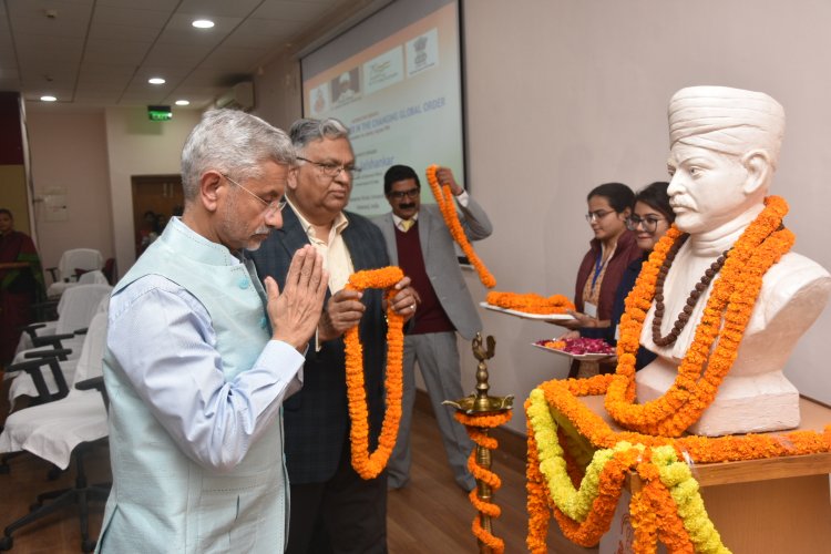काशी हिन्दु विश्वविद्यालय अपने विशाल ज्ञान नेटवर्क और मानव संशाधन के साथ इसमें महत्वपूर्ण भूमिका निभाएगा : डा. एस. जयशंकर