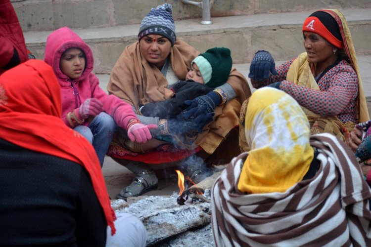 उत्तर प्रदेश में शीतलहर अपने चरम पर, पांच दर्जन मरीज पहुंचे अस्पताल, एक की मौत