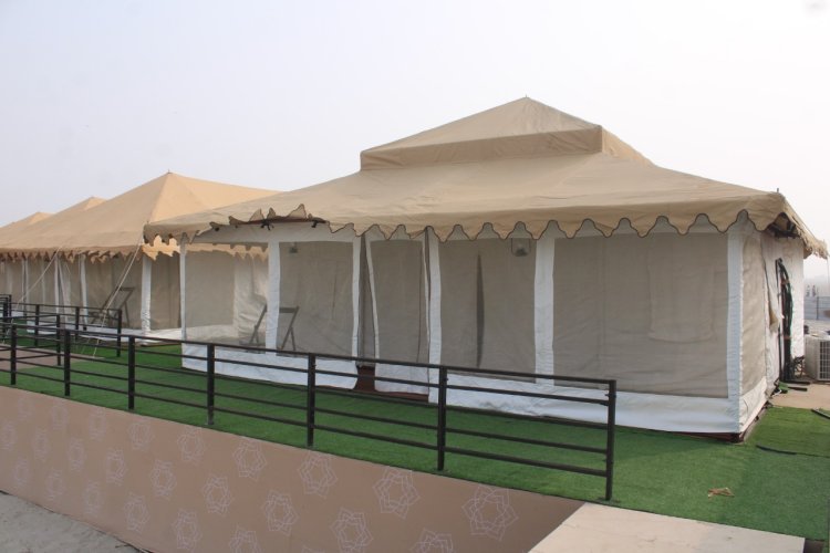 Tent City Varanasi : टेंट सिटी की फील किसी लग्जरी होटल से कम नहीं, कंपनियां दे रही हैं फाइनल टच
