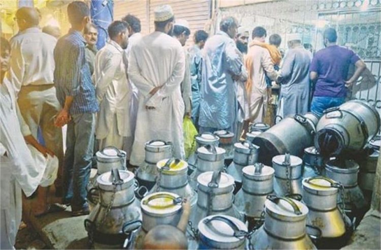 पाकिस्तान वालों को बड़ा झटका, दूध की कीमत 210 रुपए लीटर