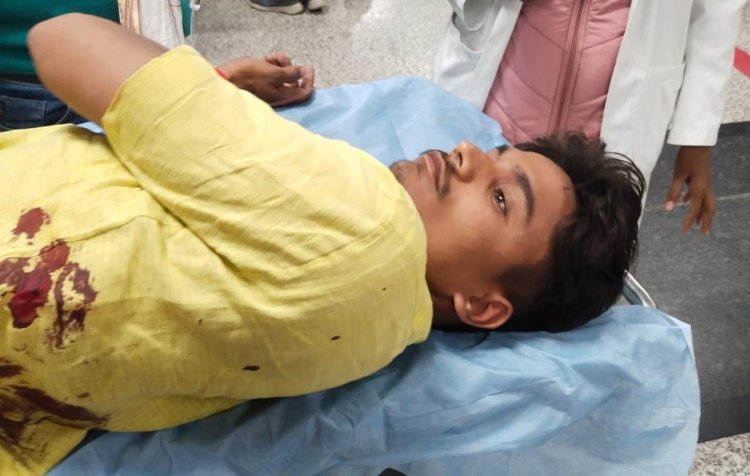 Varanasi : आपसी रंजिश में पूर्व छात्र नेता को मार दी गोली, ट्रामा सेंटर में एडमिट