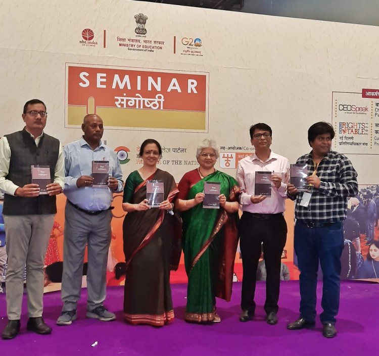 Varanasi : डॉ मनोज तिवारी को विश्व पुस्तक मेला दिल्ली में किया गया सम्मानित
