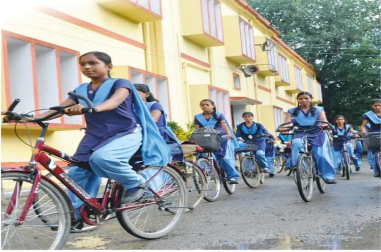 मुख्यमंत्री योगी का बड़ा फैसला : कक्षा 6, 9 और 11 की छात्राओं को मुफ्त मिलेगी साइकिल, टेंडर हुआ जारी