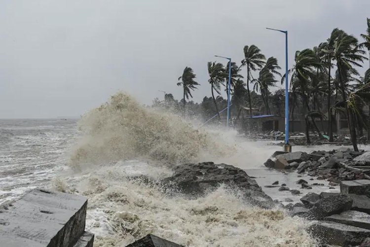 Cyclone: देश के अधिकांश राज्यों में बारिश का दौर जारी, भीषण 'मोचा' चक्रवात का अनुमान