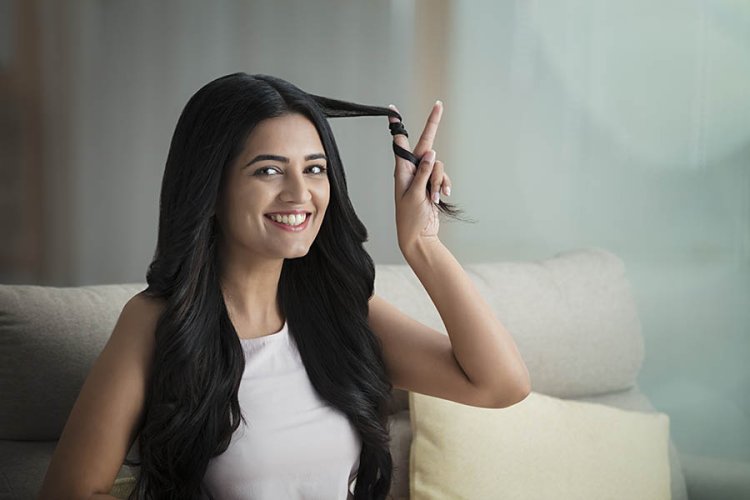 Hair Care: बिना किसी टूल और केमिकल के करें बालों को नेचुरली स्ट्रेट, अपनाएं ये घरेलू नुस्खा