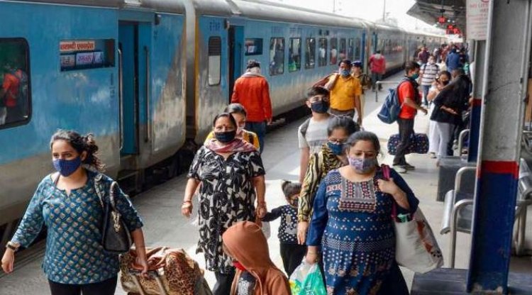 ट्रेन टिकट: तत्काल की 4500 सीटों के भरोसे 38 हजार यात्री, दिल्ली-मुंबई के लिए सबसे ज्यादा वेटिंग